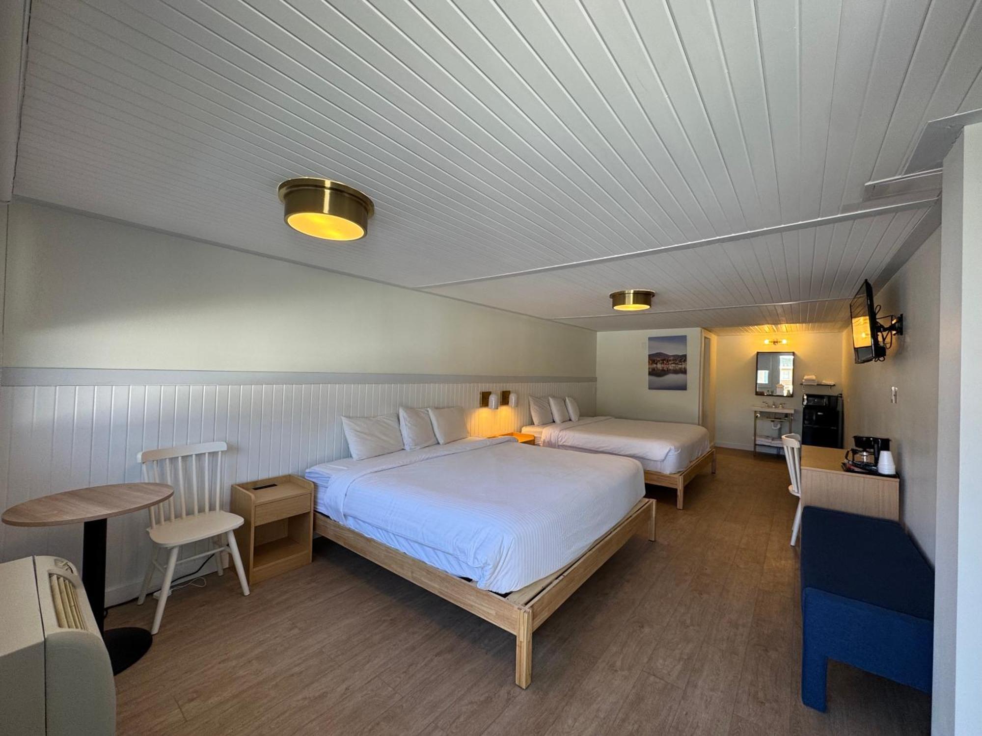 Maple Leaf Inn เลคแพลซิด ภายนอก รูปภาพ