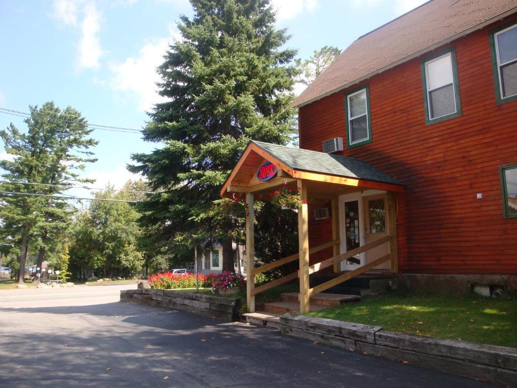 Maple Leaf Inn เลคแพลซิด ภายนอก รูปภาพ